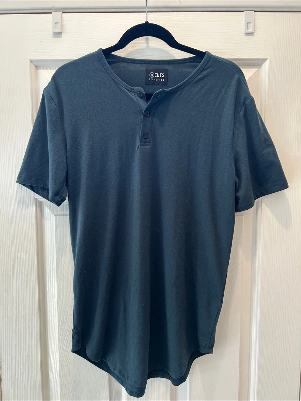 CUTS Clothing Elongated Henley T-Shirt Men’s Large Slate Blue Curve Hem Stretch